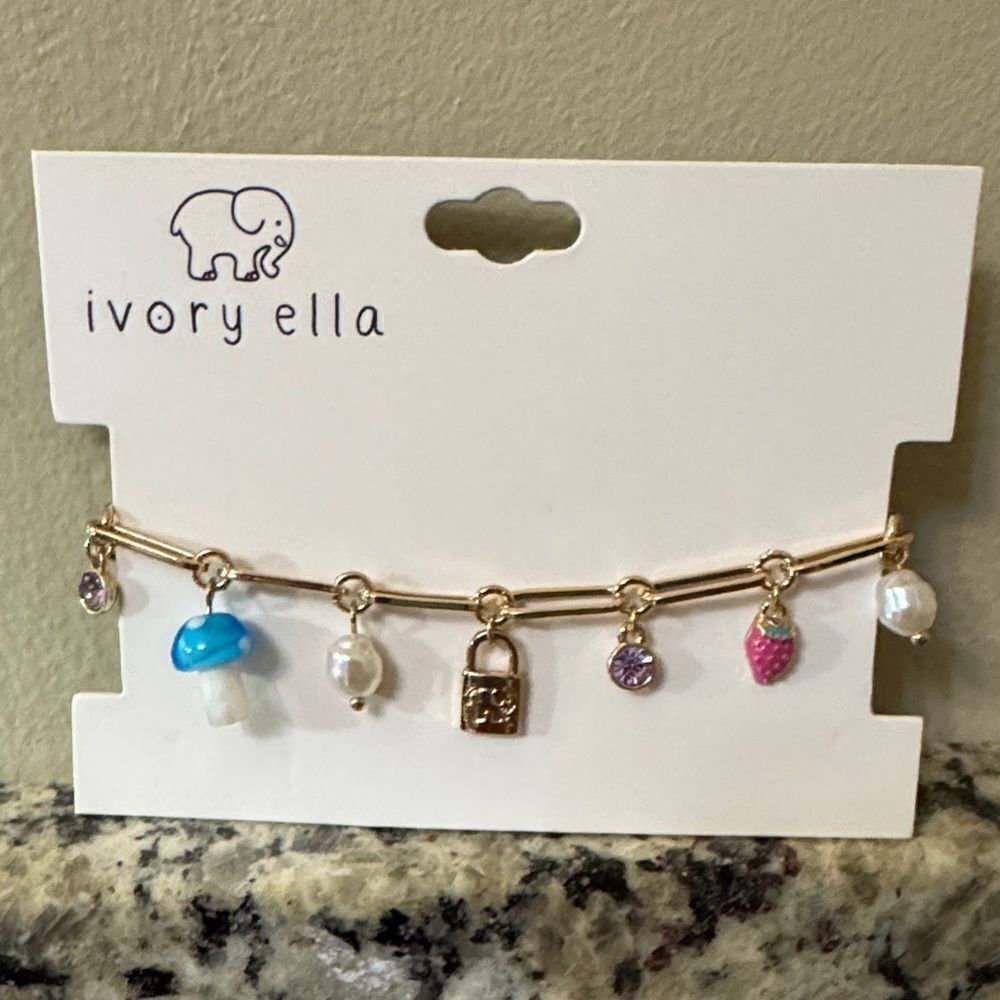 NWT ivory ella gold tone paper clip‎ style charm bracelet